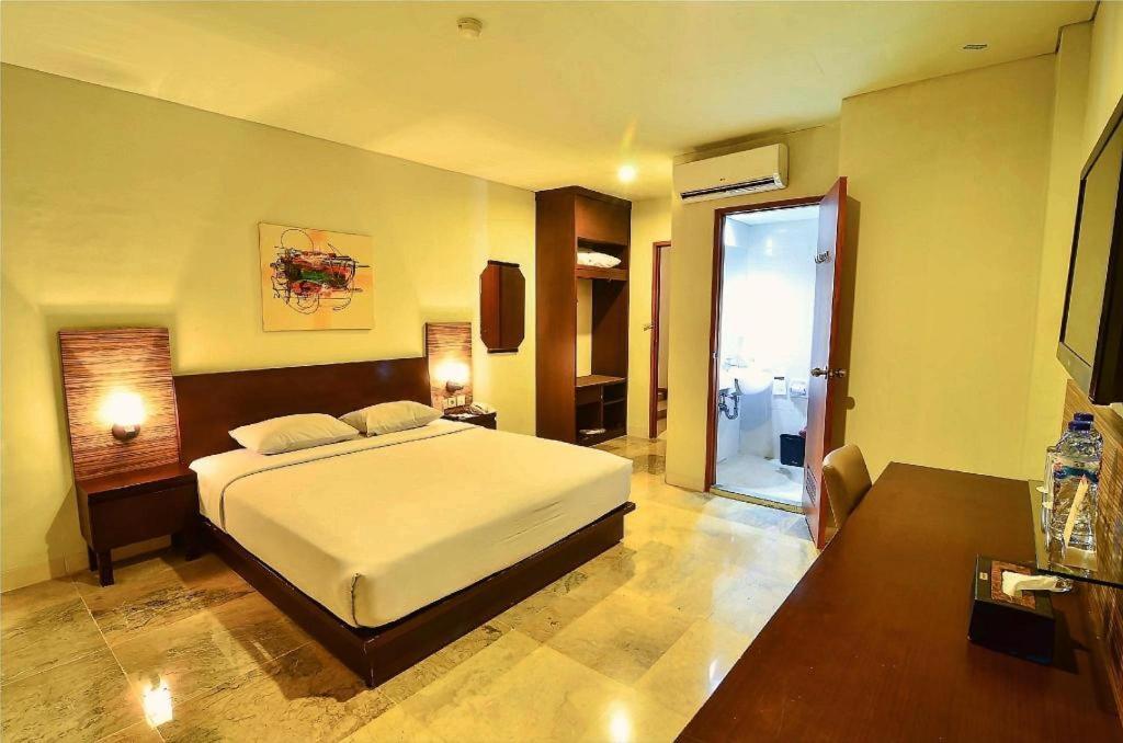 Hotel Losari Blok M 2*