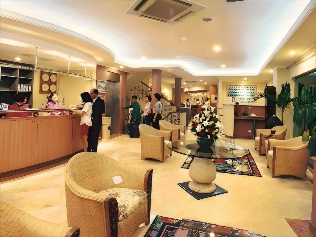 Losari Blok M Hotel 2*