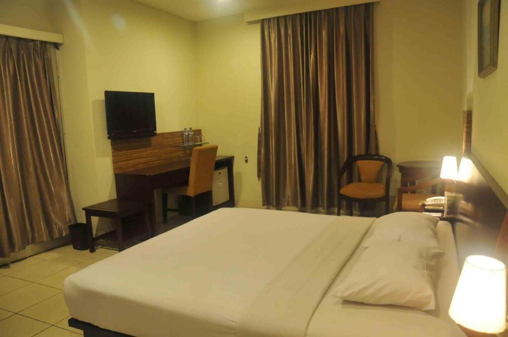 Losari Blok M Hotel 2*